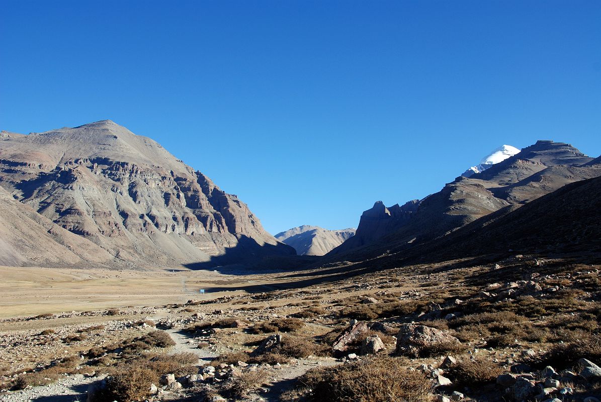 05 Lha Chu Western Valley Begins With Mount Kailash Above On Mount Kailash Outer Kora The Lha Chu Amitabha Western Valley begins just after leaving the first prostration point (07:58), with Mount Kailash becoming more visible to the left of Mount Ashtapad.